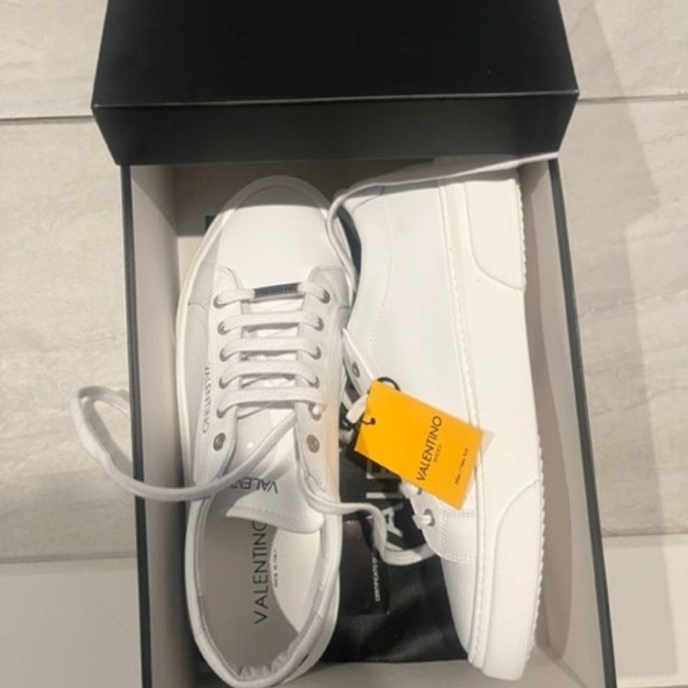 New Valentino by Mario Valentino Leather Low top size 10 sneaker's